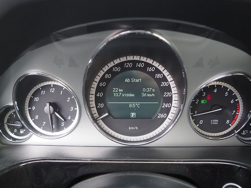 Mercedes-Benz Třídy E (2011) 200 CGI, 135 kW, Avantgarde - fotka 23 z 33
