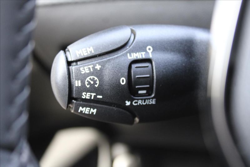 Peugeot 2008 1,2 PT  ČR,ALLURE,ZÁRUKA - fotka 25 z 38