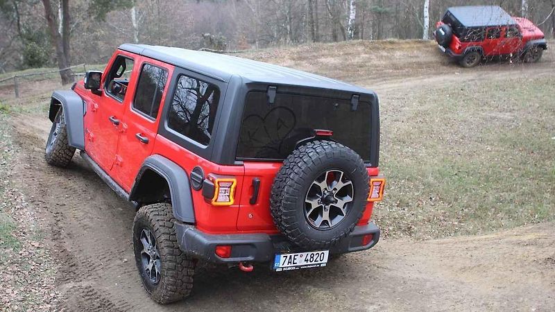 Ve standardním provedení umí nový Wrangler projet až 76 cm hluboký brod. Jednoduchým zvýšením sání z něj ale uděláte ponorku.