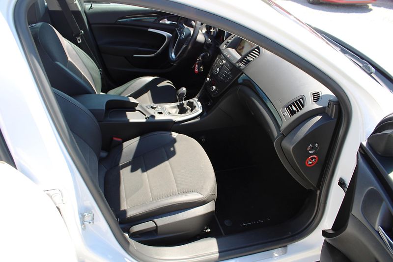 Opel Insignia (2011) REZERVACE - fotka 13 z 16