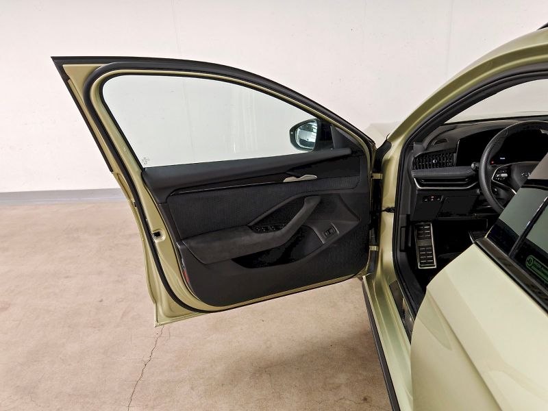 Škoda Superb (2025) Combi 2.0 TDI 142 kW DSG 4x4 S - fotka 22 z 33