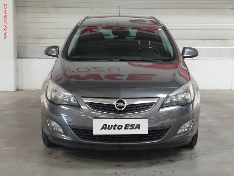 Opel Astra (2011) 2.0TDCi, AC, temp - fotka 2 z 19