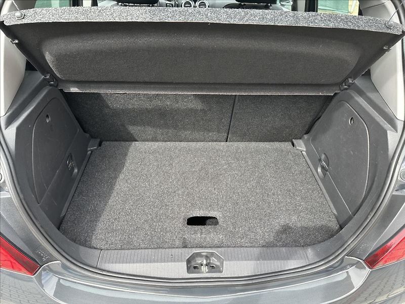 Opel Corsa 1,4 AUTOMAT - fotka 6 z 27