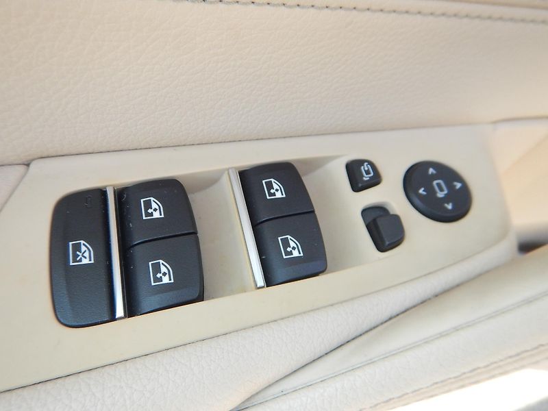 BMW Řada 5 520D XDRIVE - fotka 17 z 26