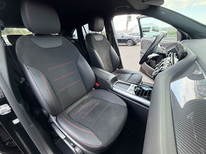 Mercedes-Benz GLA 200 d - fotka 27 z 36
