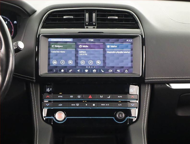 Jaguar F-Pace (2020) 25d AWD, Původ ČR - fotka 12 z 23