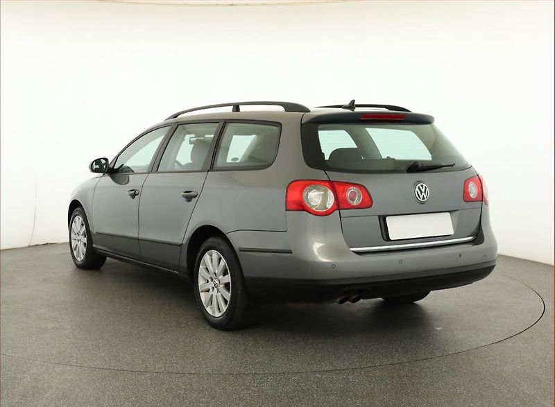 Volkswagen Passat (2007) 2.0 TDI, Xenony, Tempomat - fotka 4 z 17