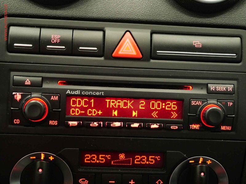 Audi A3 (2005) 1.6i, Výhřev sed - fotka 15 z 17