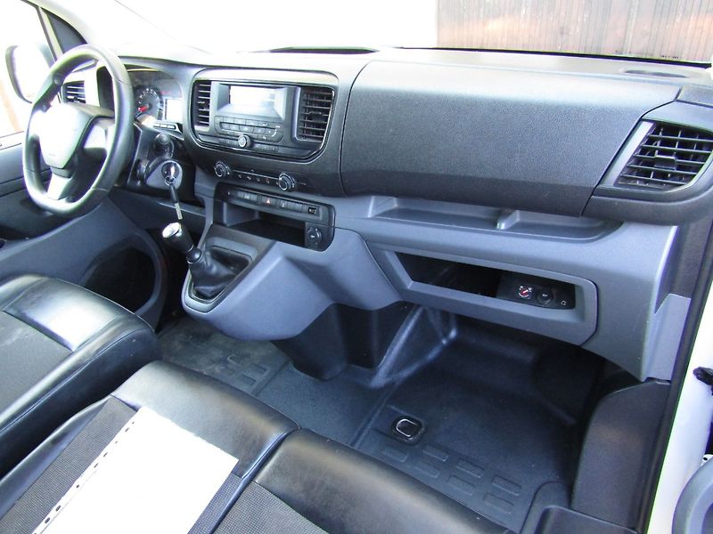 Citroën Jumpy (2017) 1.6 HDI 70kW  SUPER STAV - fotka 23 z 33