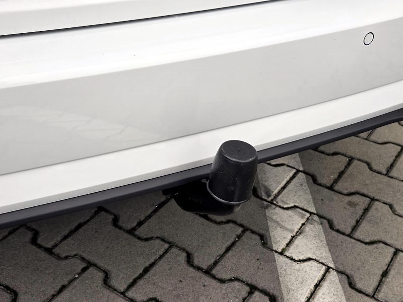 Volkswagen Golf 2,0GTD 135kW DSG, DPH, SERVIS  - fotka 14 z 51