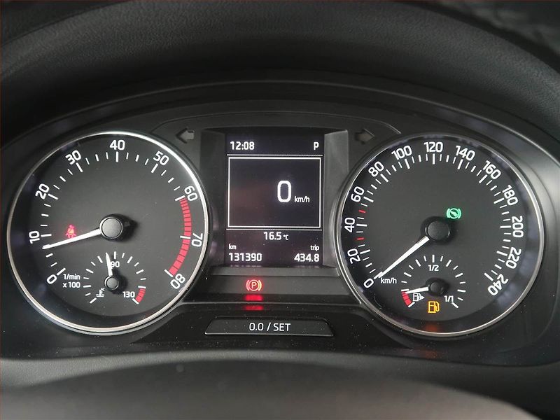 Škoda Rapid (2015) Spaceback 1.4 TSI, Automat - fotka 11 z 15