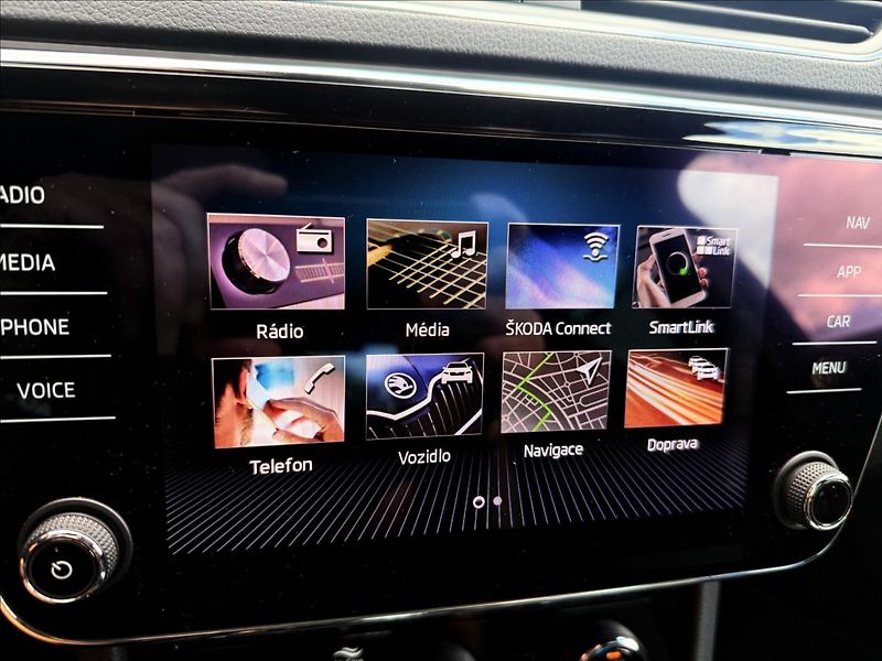 Škoda Superb 2,0 TDi 4x4 DSG SportLine - fotka 19 z 34