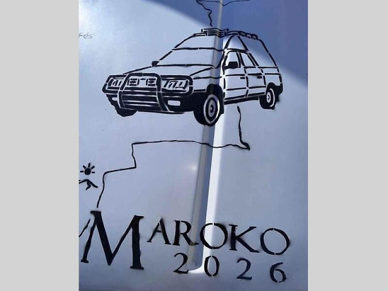 Petr Novotný z Blanska vyráží s vlastnoručně upravenou Škodou Spacáq do Maroka. Čeká ho písek, moře i hory.