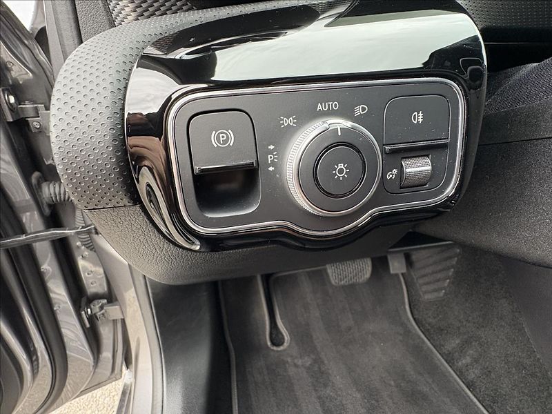 Mercedes-Benz Třídy A 1,3 250e Full Led,Navi,Výhřev - fotka 7 z 43