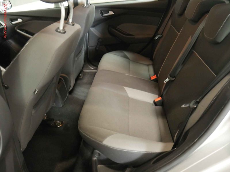 Ford Focus (2013) 1.6 TDi, AC, temp, tažné - fotka 10 z 20