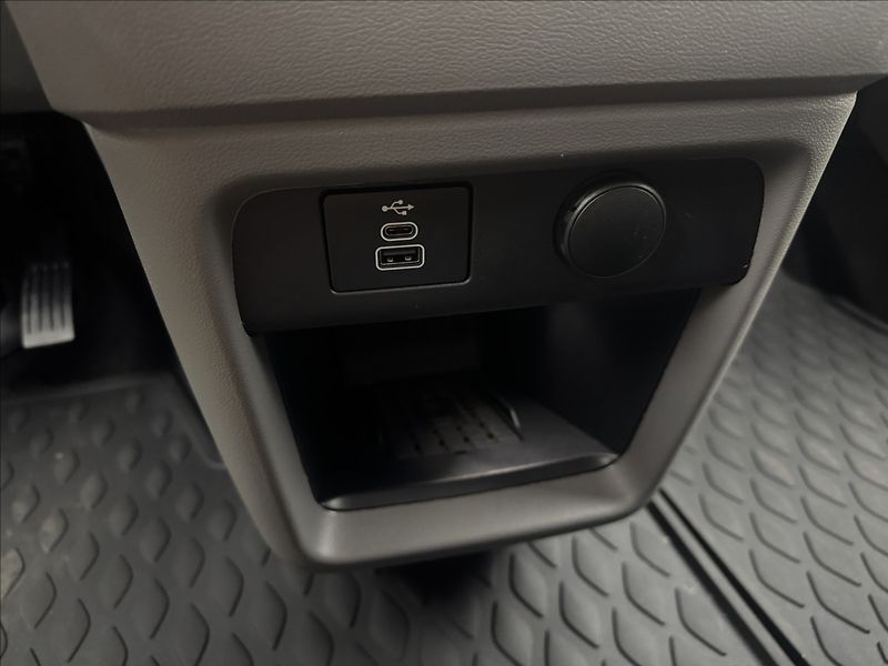 Volkswagen Caravelle 2,0 DSG 4X4 DPH LONG ZÁRUKA ČR - fotka 34 z 53
