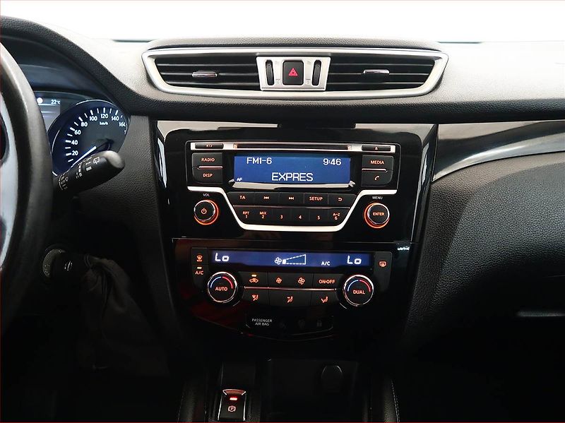 Nissan Qashqai (2017) 1.2 DIG-T, Serv.kniha - fotka 12 z 15