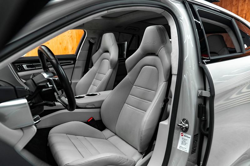 Porsche Panamera Turbo S E-hybrid - fotka 6 z 23