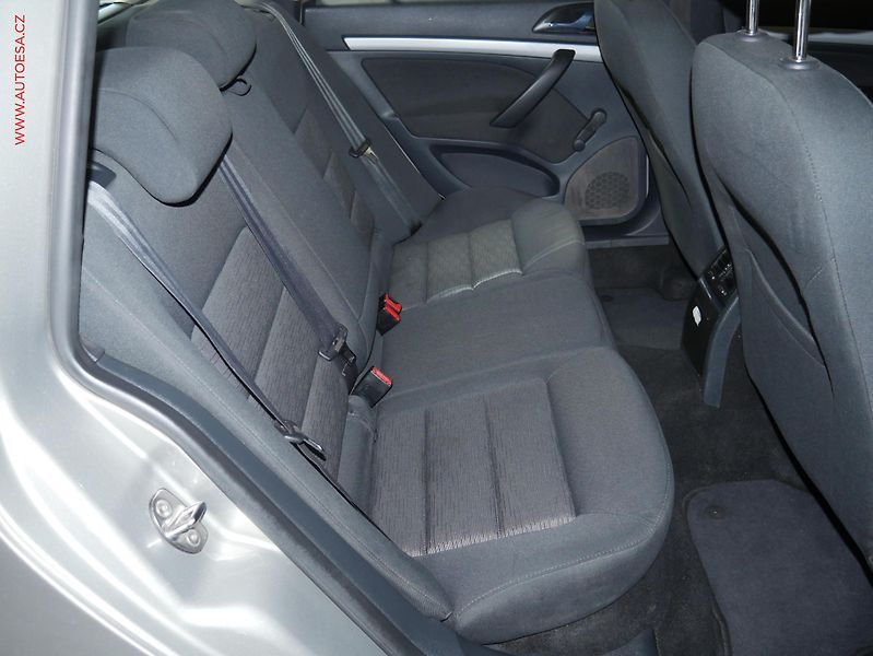 Škoda Octavia (2012) 1.6 TDI, ČR, AC, TZ, temp - fotka 11 z 17
