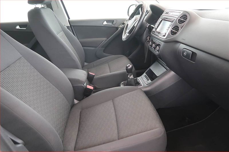 Volkswagen Tiguan (2012) 2.0 TDI, Serv.kniha - fotka 9 z 16