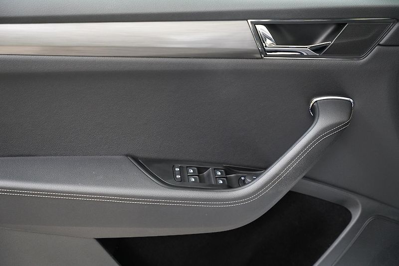 Škoda Superb - fotka 17 z 30