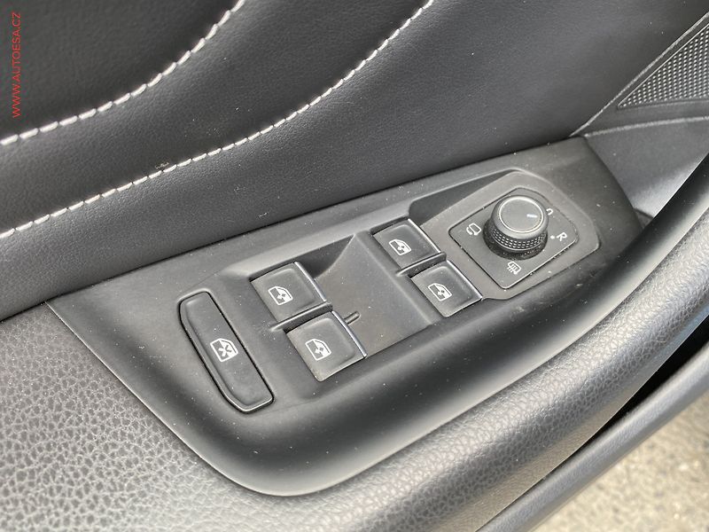 Volkswagen Passat (2020) 2.0 TDi, Elegance, DSG, LED - fotka 13 z 19