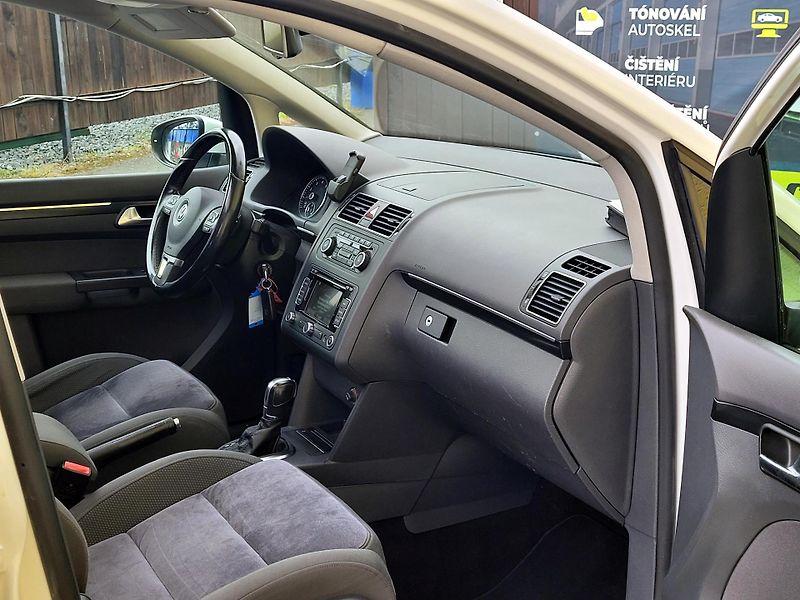 Volkswagen Touran 1,4 DSG Highline, nové ROZVODY - fotka 24 z 46