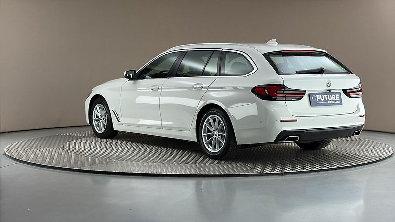 BMW Řada 5 2.0 520d At Touring - fotka 2 z 33
