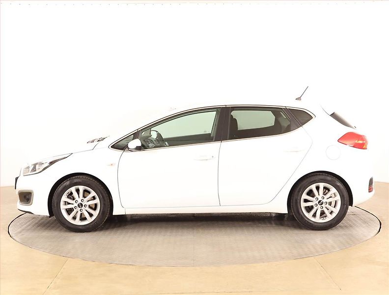 Kia Ceed (2018) Silver 1.4 CVVT, Serv.kniha - fotka 3 z 16