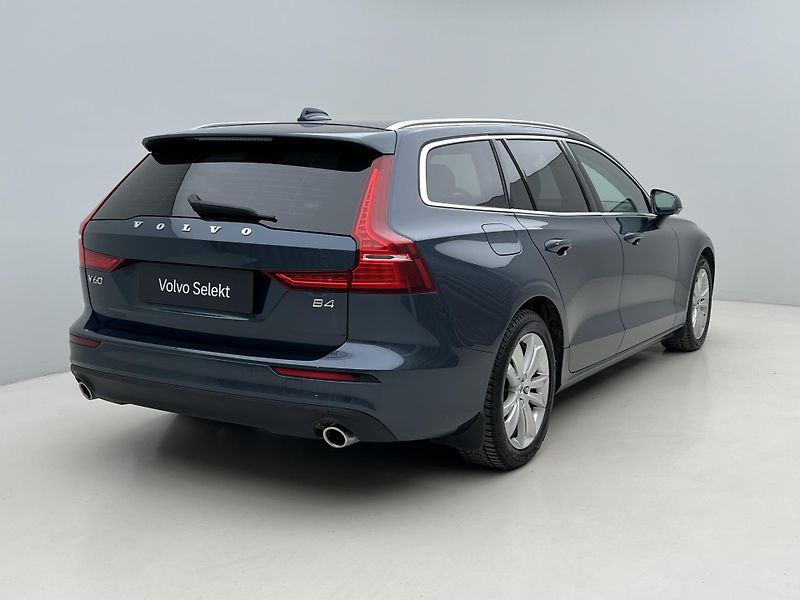Volvo V60 B4 MOMENTUM AUT  - fotka 13 z 42