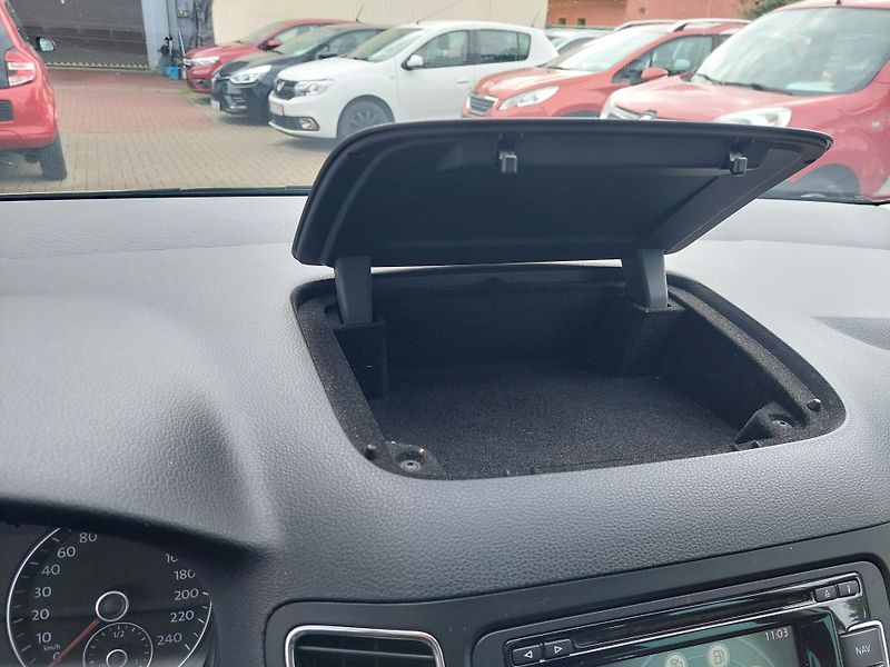 Volkswagen Sharan (2012) 2.0TDi 103kW 7míst - fotka 16 z 37