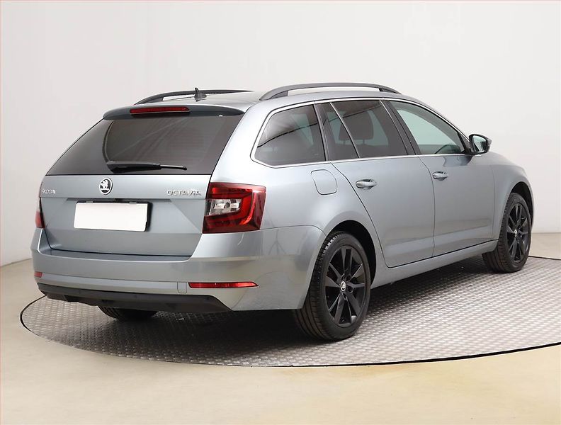 Škoda Octavia (2019) Style 1.5 TSI, Kůže, Navi - fotka 5 z 19
