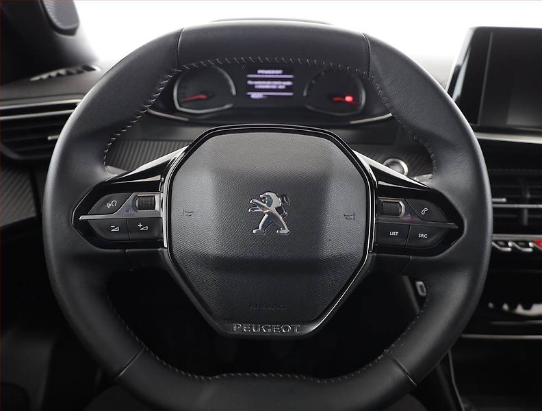 Peugeot 2008 (2023) 1.2 PureTech, ČR,1.maj - fotka 8 z 20