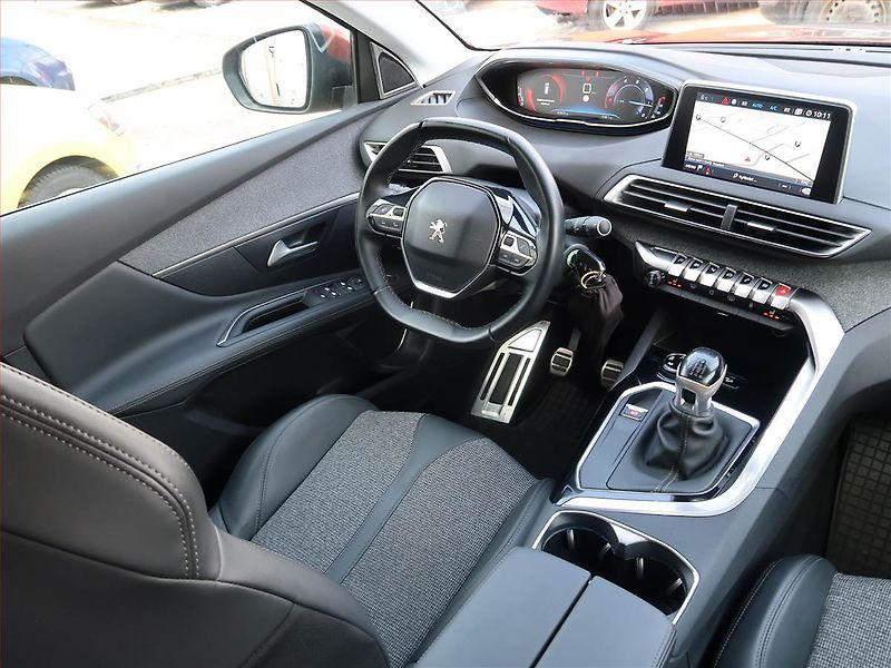 Peugeot 3008 (2019) Allure 1.5 BlueHDi, ČR,1.maj - fotka 7 z 20