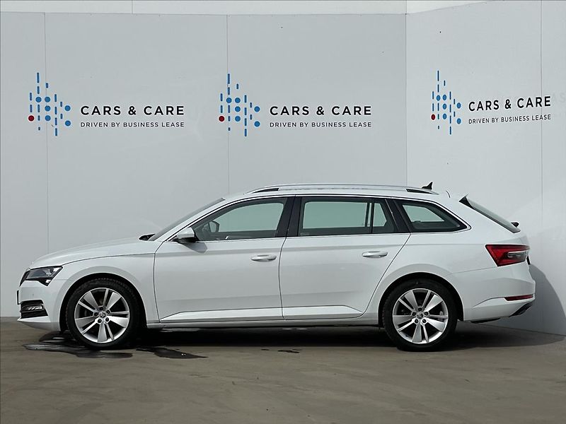 Škoda Superb 2,0 TDI DSG Combi Style Extra - fotka 2 z 24