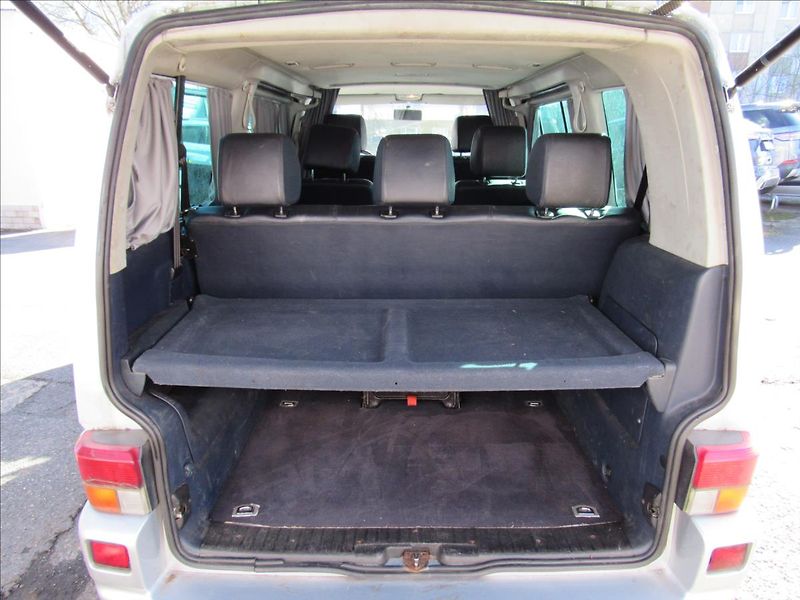 Volkswagen Caravelle 2,5 TDI 75kW - fotka 23 z 28