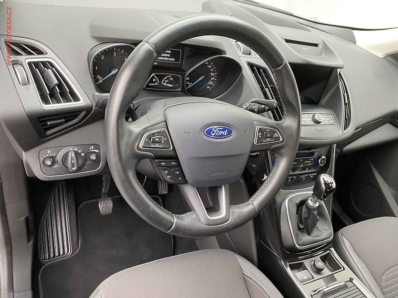 Ford Kuga (2018) 2.0 TDCi AWD, Titanium - fotka 12 z 19