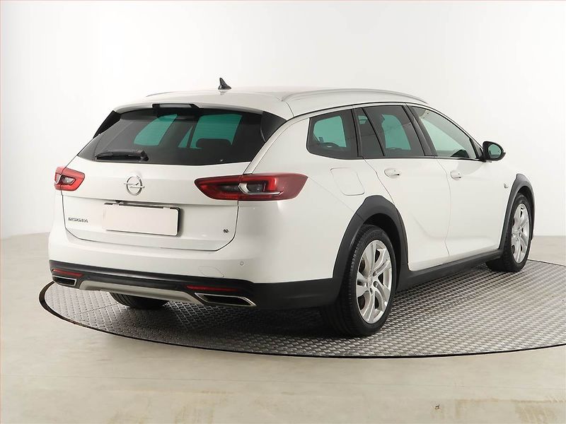 Opel Insignia (2019) Navi, Tempomat, Park. senzory, - fotka 5 z 19