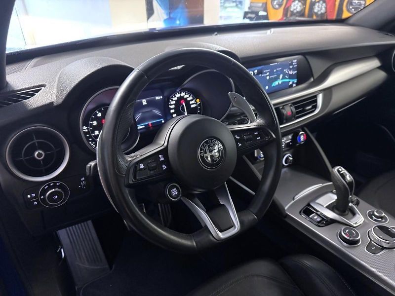 Alfa Romeo Stelvio (2023) 2.0T 280k AT8 ZF Q4 4x4 Veloce - fotka 16 z 19