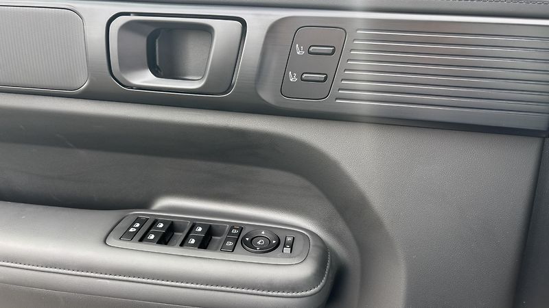Hyundai Santa Fe (2026) 1.6HEV Calligraphy PNM - fotka 9 z 14