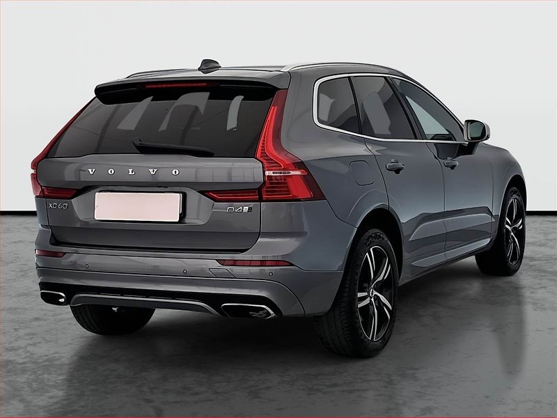 Volvo XC60 (2017) R-Design D4 AWD - fotka 5 z 24