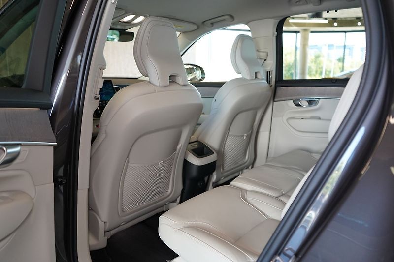 Volvo XC90 B5 PLUS Bright Vzduch, 360° - fotka 43 z 50