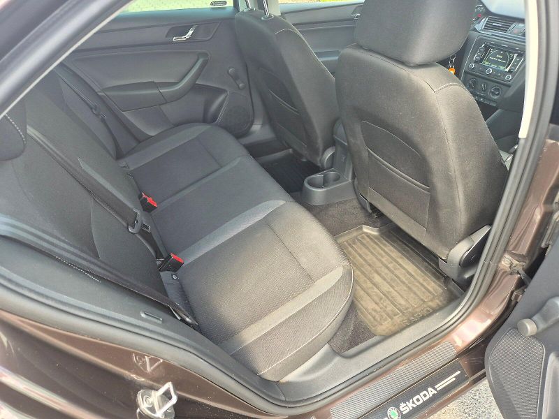 Škoda Rapid (2015) Ambition 1.2 TSI 63 kW 5°manuá - fotka 17 z 27