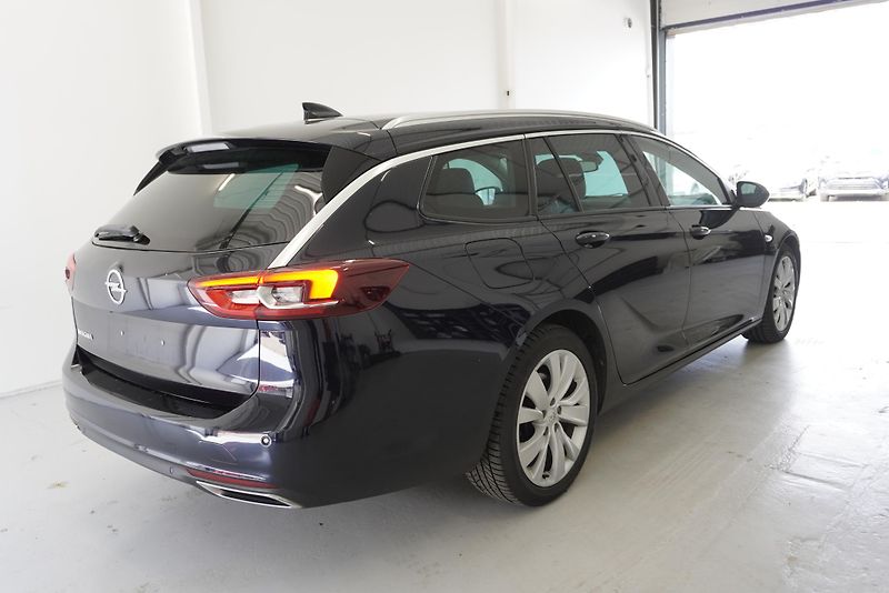 Opel Insignia 2,0T 154kW SPORTS TOURER 4X4 - fotka 5 z 32