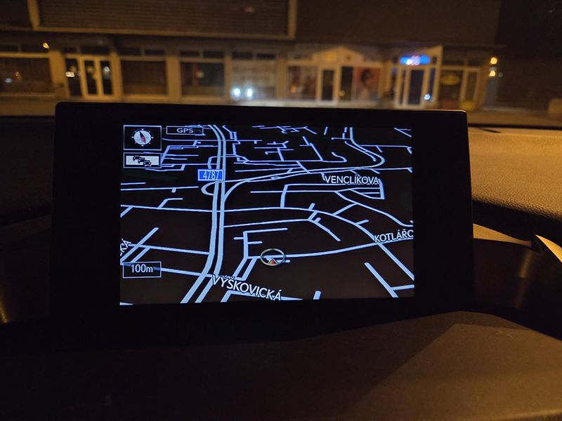 Lexus NX 300h (2016) - fotka 12 z 17