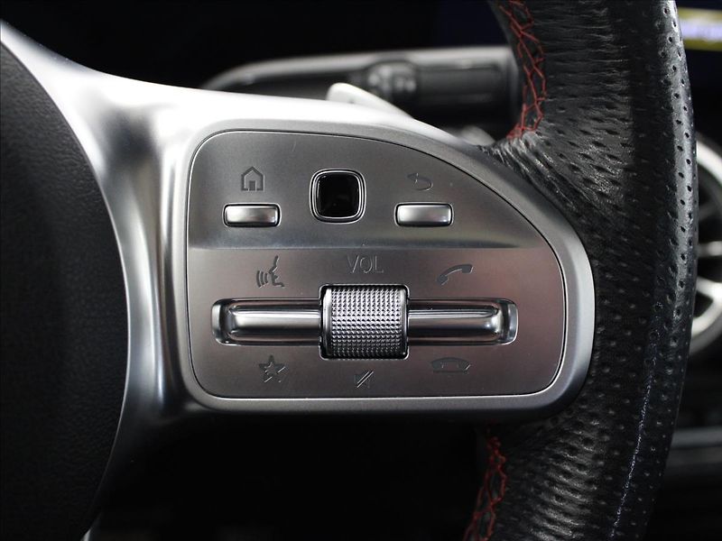 Mercedes-Benz GLB 2,0 250 4Matic AMG Line - fotka 19 z 39