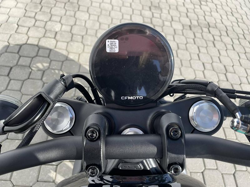 CFMOTO (2025) 450CL-C Bobber EU5+ - fotka 9 z 11