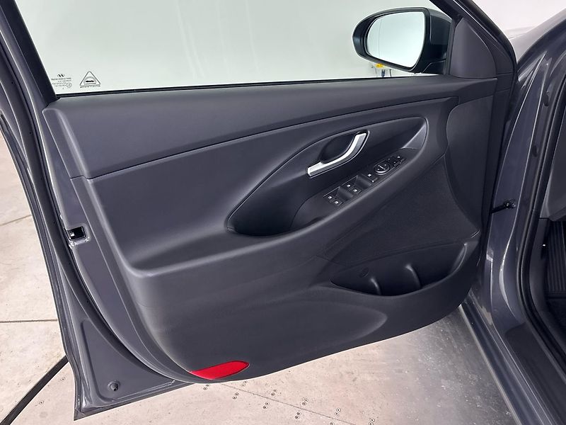 Hyundai i30 SMART DCT - fotka 13 z 26