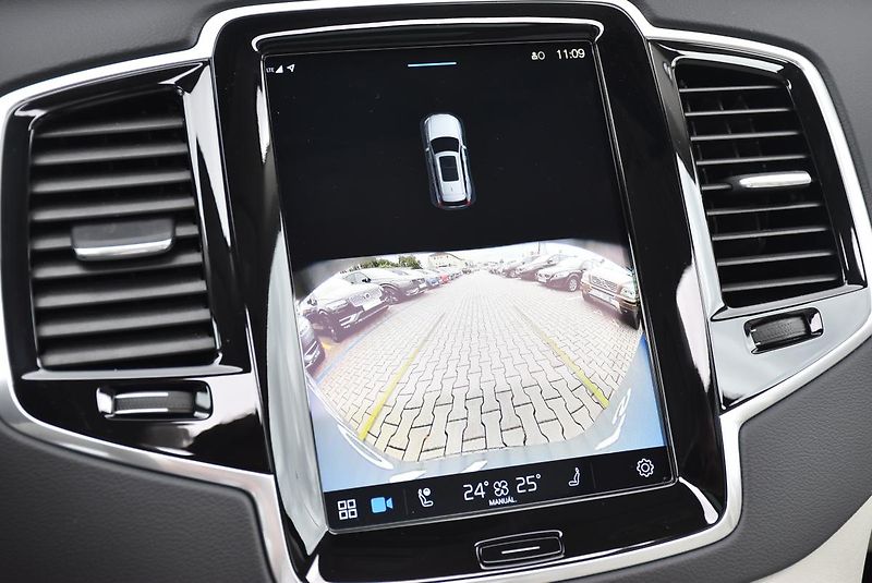 Volvo XC90 B5 AWD ULTIMATE 1.maj. B&W  - fotka 18 z 31
