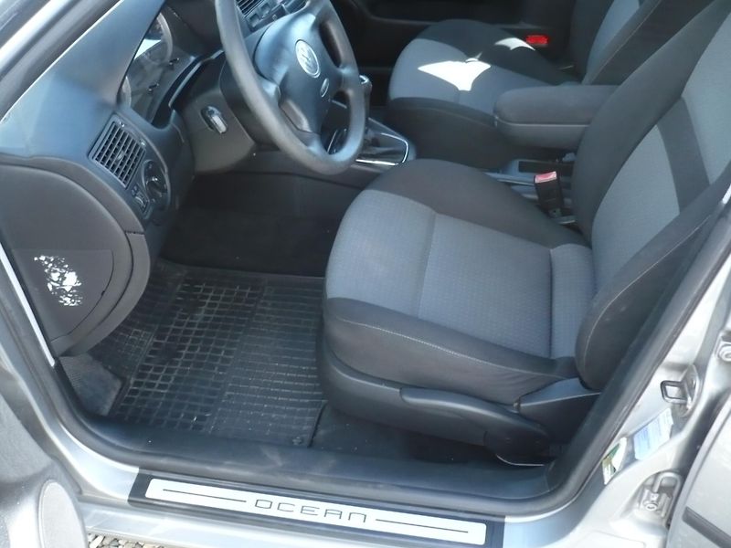 Volkswagen Golf 1.6i 77Kw Koupeno ČR - fotka 14 z 27